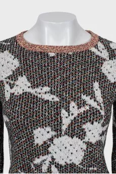 Knitted sweater with fringes