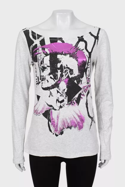 Light gray long sleeve with print
