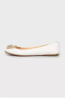 White leather ballet shoes with decor