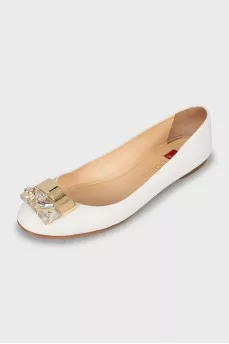 White leather ballet shoes with decor