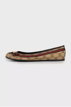 Ballet flats in signature print