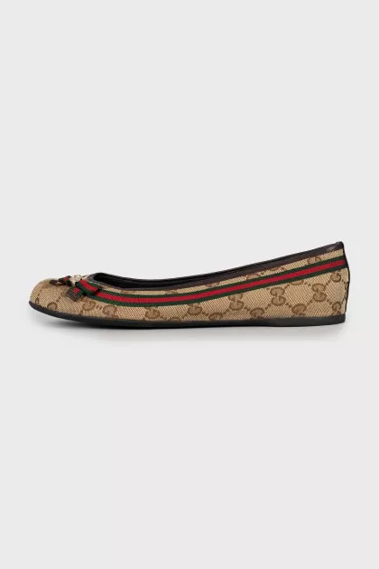 Ballet flats in signature print