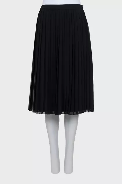 Black pleated skirt