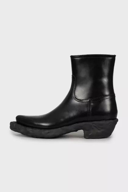 Leather boots with tag