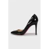Pointed toe patent leather shoes