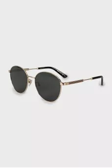 Sunglasses with logo on arms