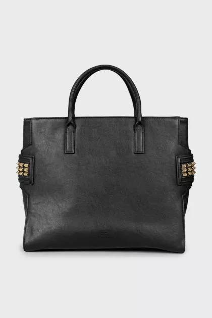 Tote bag decorated with studs