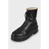 Boots with zipper and chunky soles