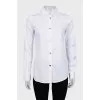 Fitted shirt with buttons and tag