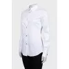 Fitted shirt with buttons and tag