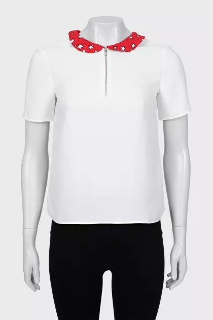 White T-shirt with printed collar