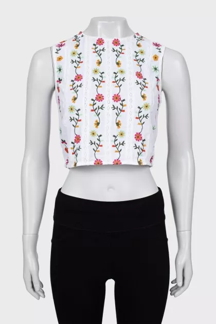 Top decorated with embroidery