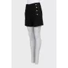 High-waist shorts decorated with buttons
