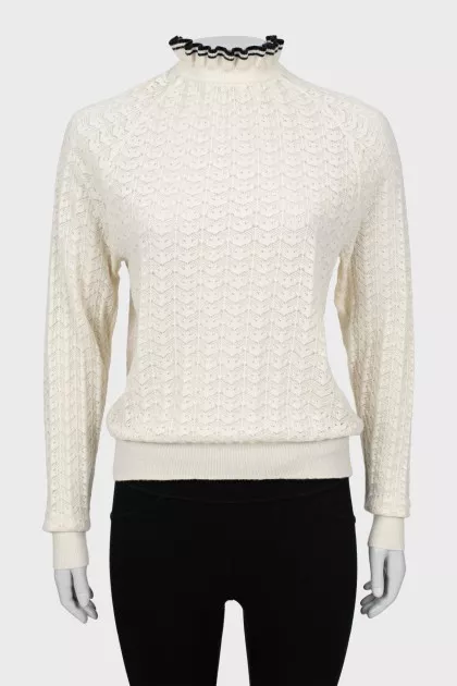 Oversized sweater with ruffled collar