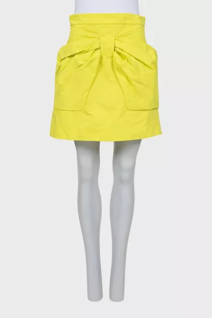Yellow skirt decorated with a bow