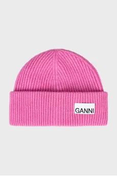 Knitted hat with tag
