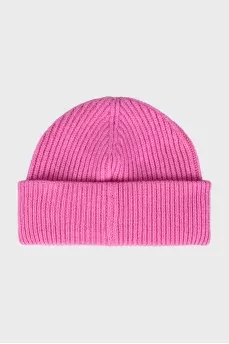 Knitted hat with tag
