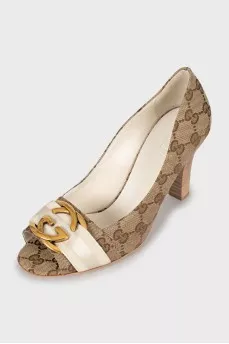 Textile shoes with signature print