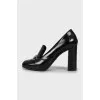 Leather shoes with silver decor