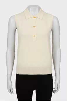 Beige vest with tag