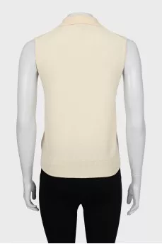 Beige vest with tag