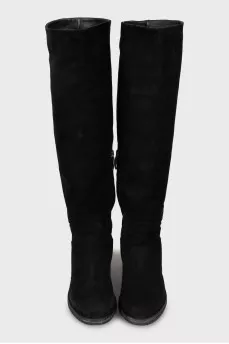 Insulated boots with embossed logo