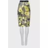 Fitted skirt with zipper