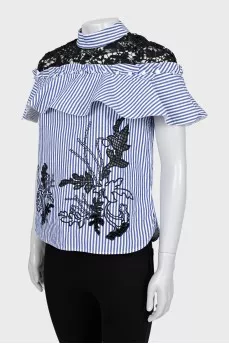 Blouse in striped print with frill