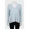 Blue pullover extended at the back