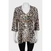 Blouse in animal print with decor
