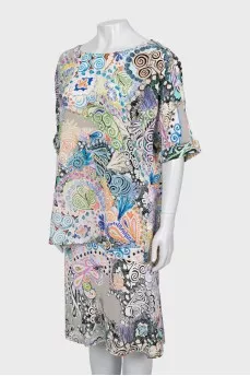 T-shirt and skirt suit