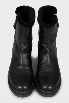 Insulated boots with silver zipper