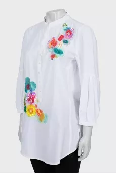 White shirt decorated with sequins