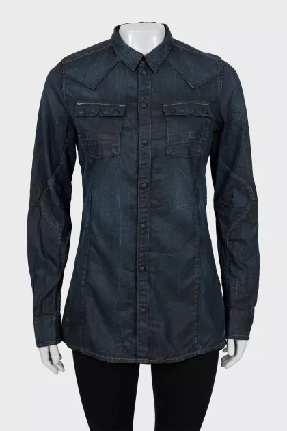 Fitted shirt with buttons