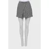 Short skirt in houndstooth print with tag