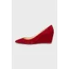 Pointed toe wedges