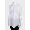 Loose-fitting blouse with lace