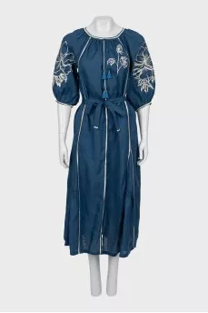 Linen embroidered dress with buttons