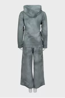 Tracksuit with tag