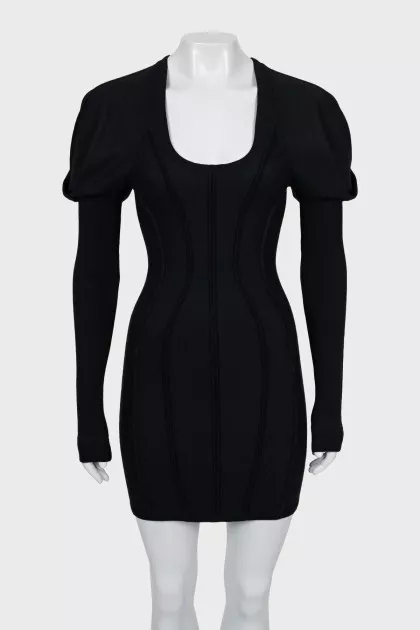Bodycon dress with voluminous shoulders