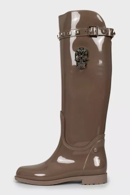 Rubber boots decorated with a skull