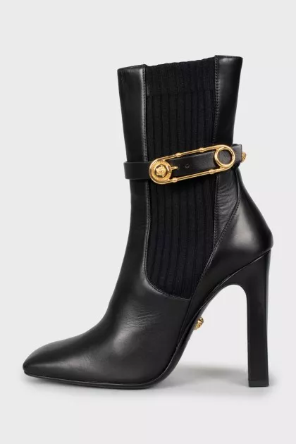 Leather ankle boots with figured heels