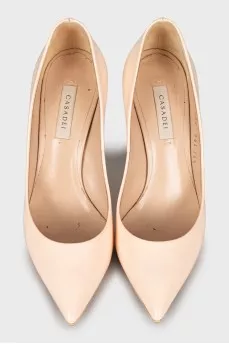 Patent leather shoes with metal heels