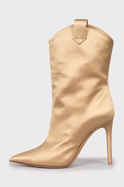 Textile boots with pointed toe
