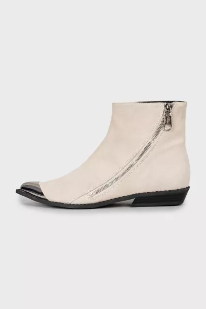 Suede boots with metal toe
