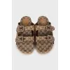 Men's slippers in signature print