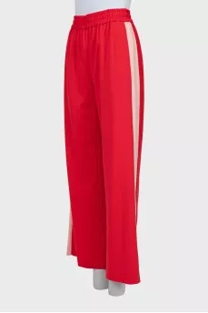 Pants with stripes and tag
