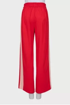 Pants with stripes and tag