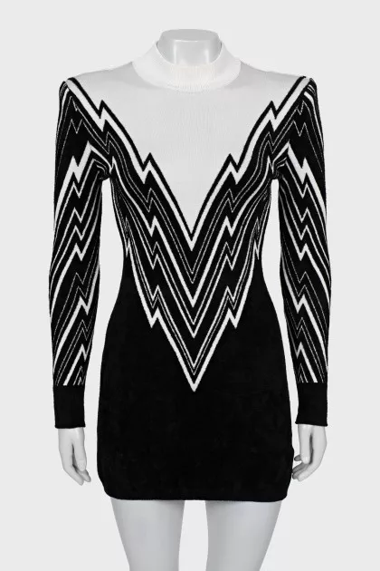 Black and white patterned dress