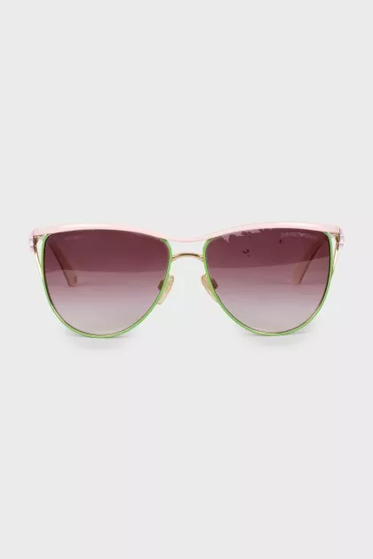 Sunglasses with pink lenses